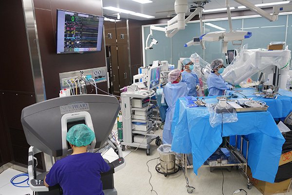 手術支援ロボット“ダビンチ(da Vinci Surgical System)”